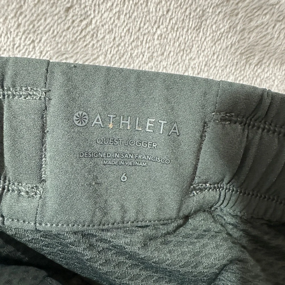 Athleta Quest Jogger Pants Womens 6 Green Hiking Athletic Mesh Panels RN 54023 - Picture 3 of 7